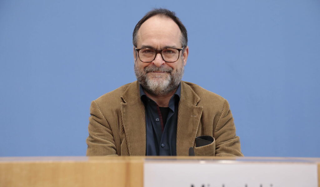 Wenzel Michalski bei der Bundespressekonferenz