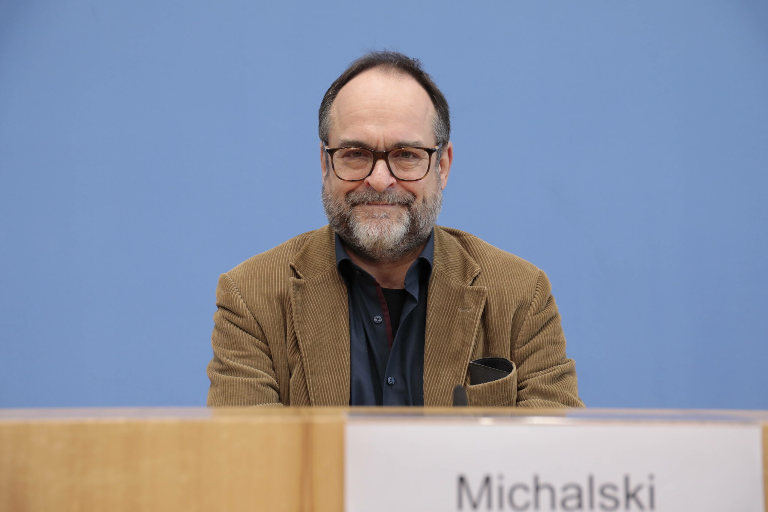 Wenzel Michalski bei der Bundespressekonferenz