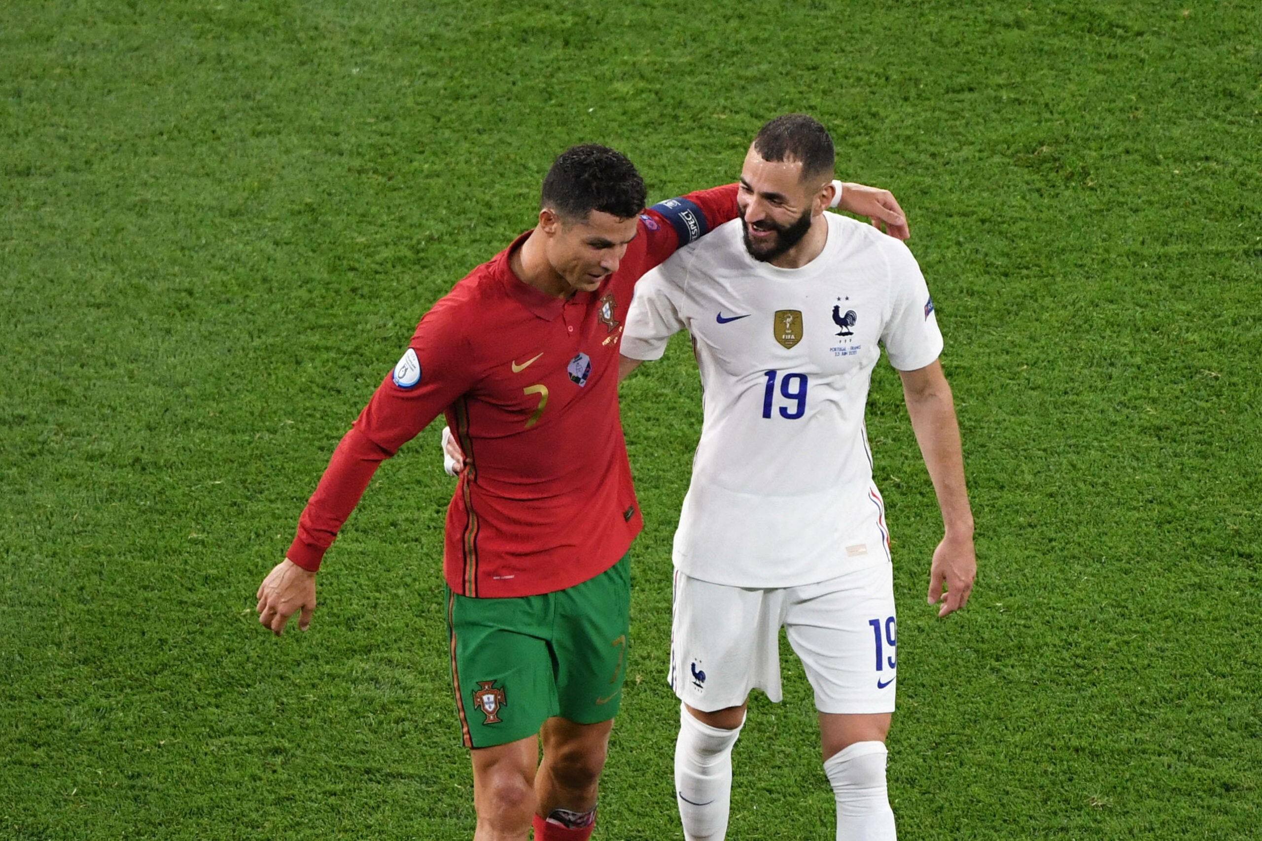 Cristiano Ronaldo und Karim Benzema spielten bei der EM 2021 noch gegeneinander.