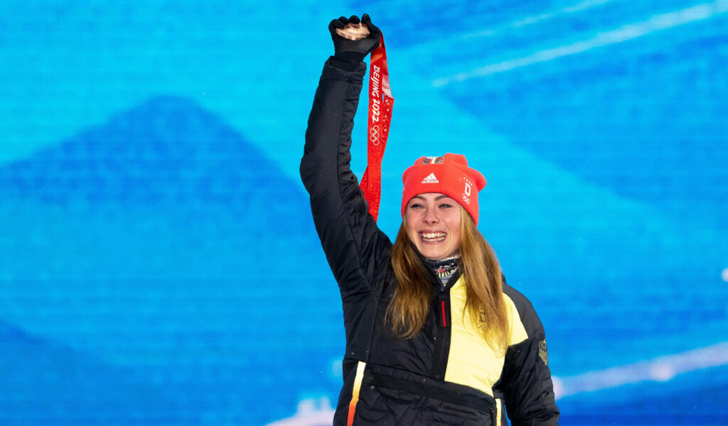 Daniela Maier freut sich über Bronze