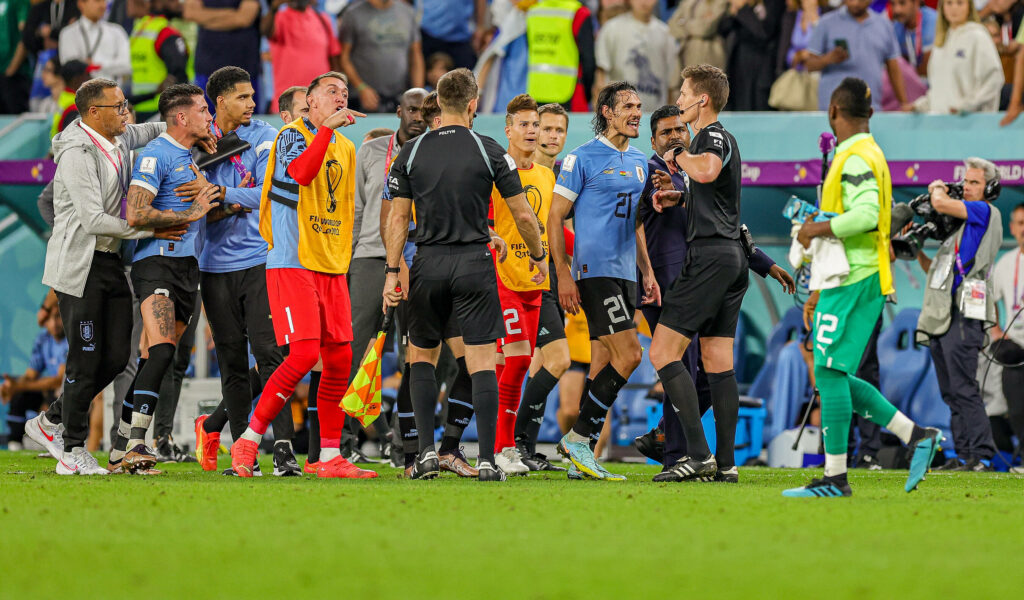 Uruguays Nationalmannschaft ist wütend auf Daniel Siebert bei WM 2022