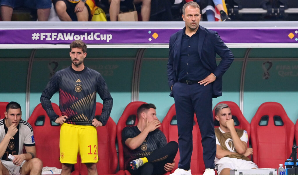 Bundestrainer Hansi Flick bei der WM an der Seitenlinie