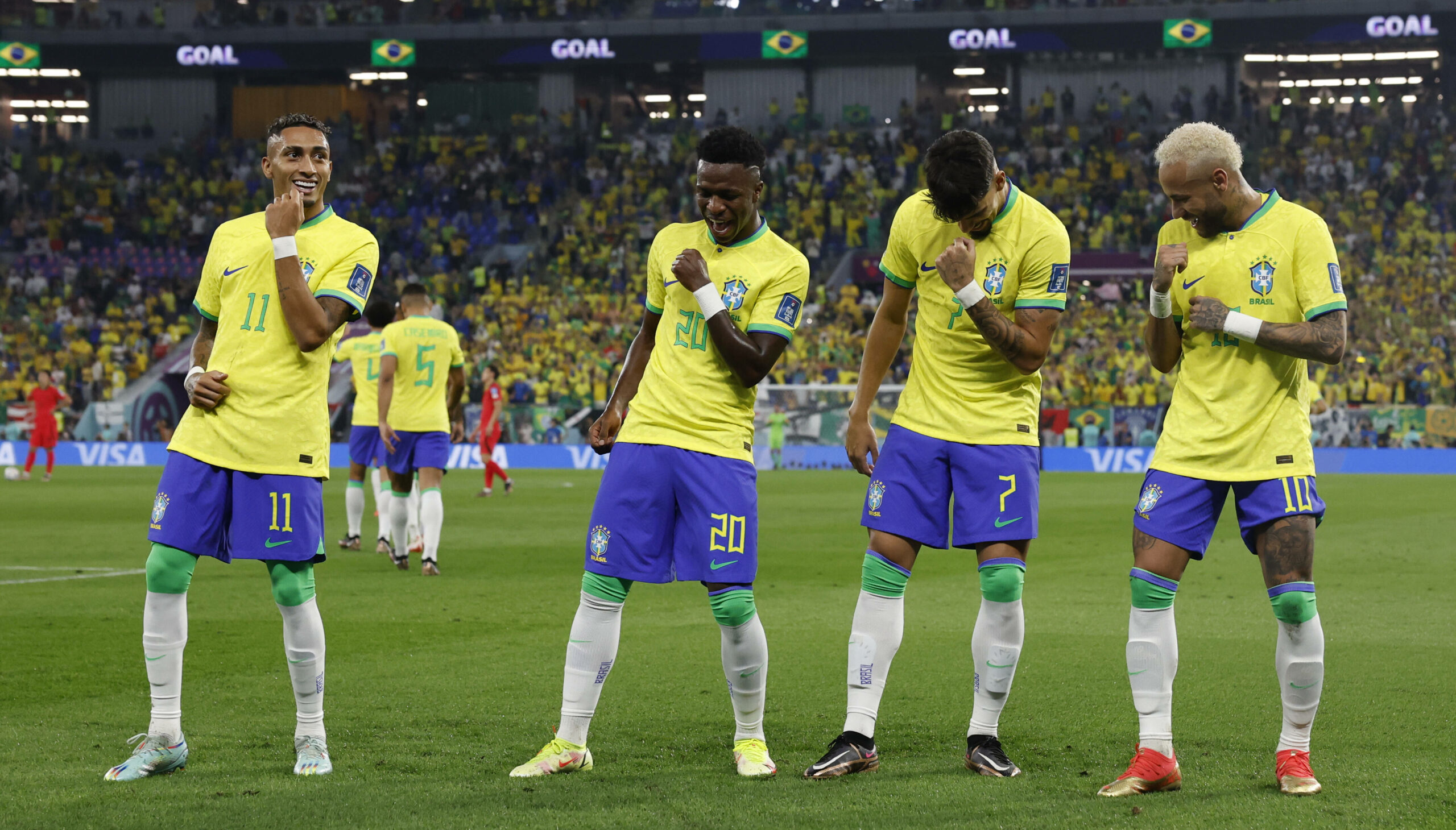 Brasiliens Fußballer jubeln nach dem 1:0 gegen Südkorea