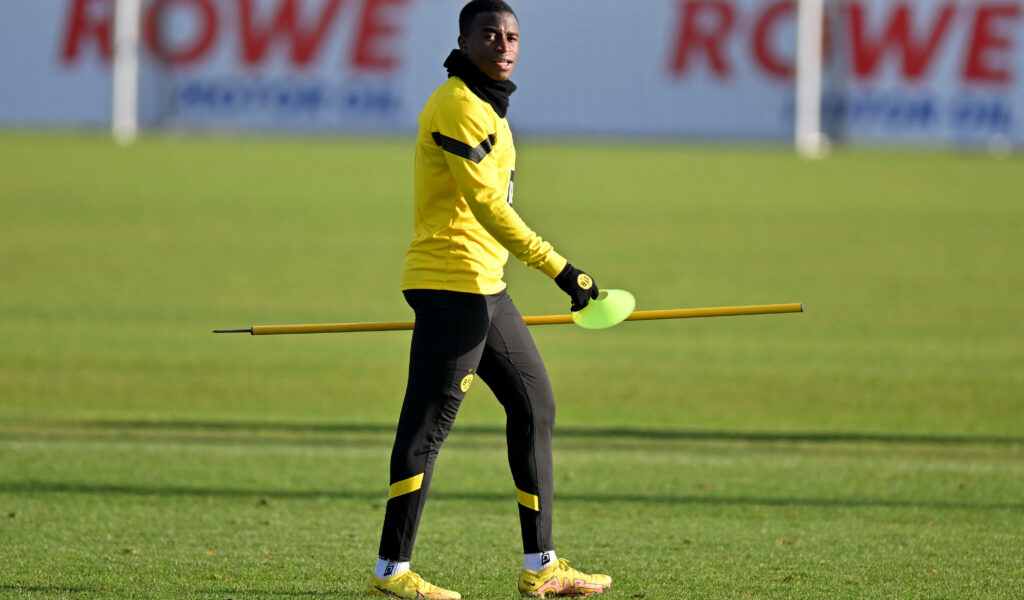 Dortmunds Youssoufa Moukoko geht vom Platz