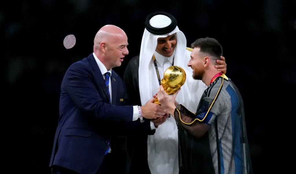 Katars Emir Tamim bin Hamad Al Thani, Gianni Infantino und Lionel Messi