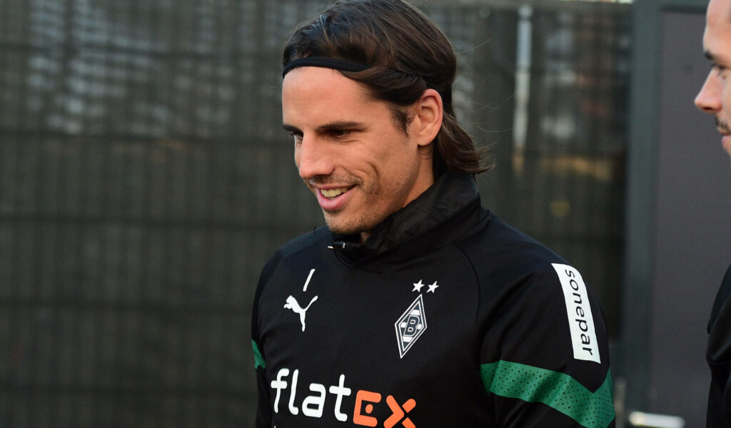 Yann Sommer lächelt im Training von Borussia Mönchengladbach
