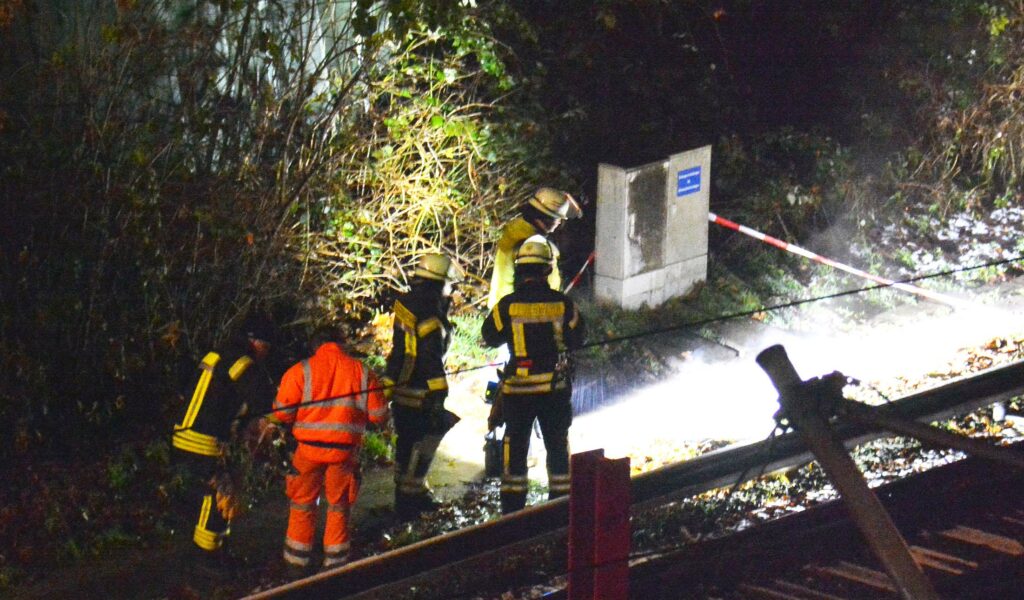 Kabelbrand auf Bahnstrecke – S-Bahnverkehr unterbrochen