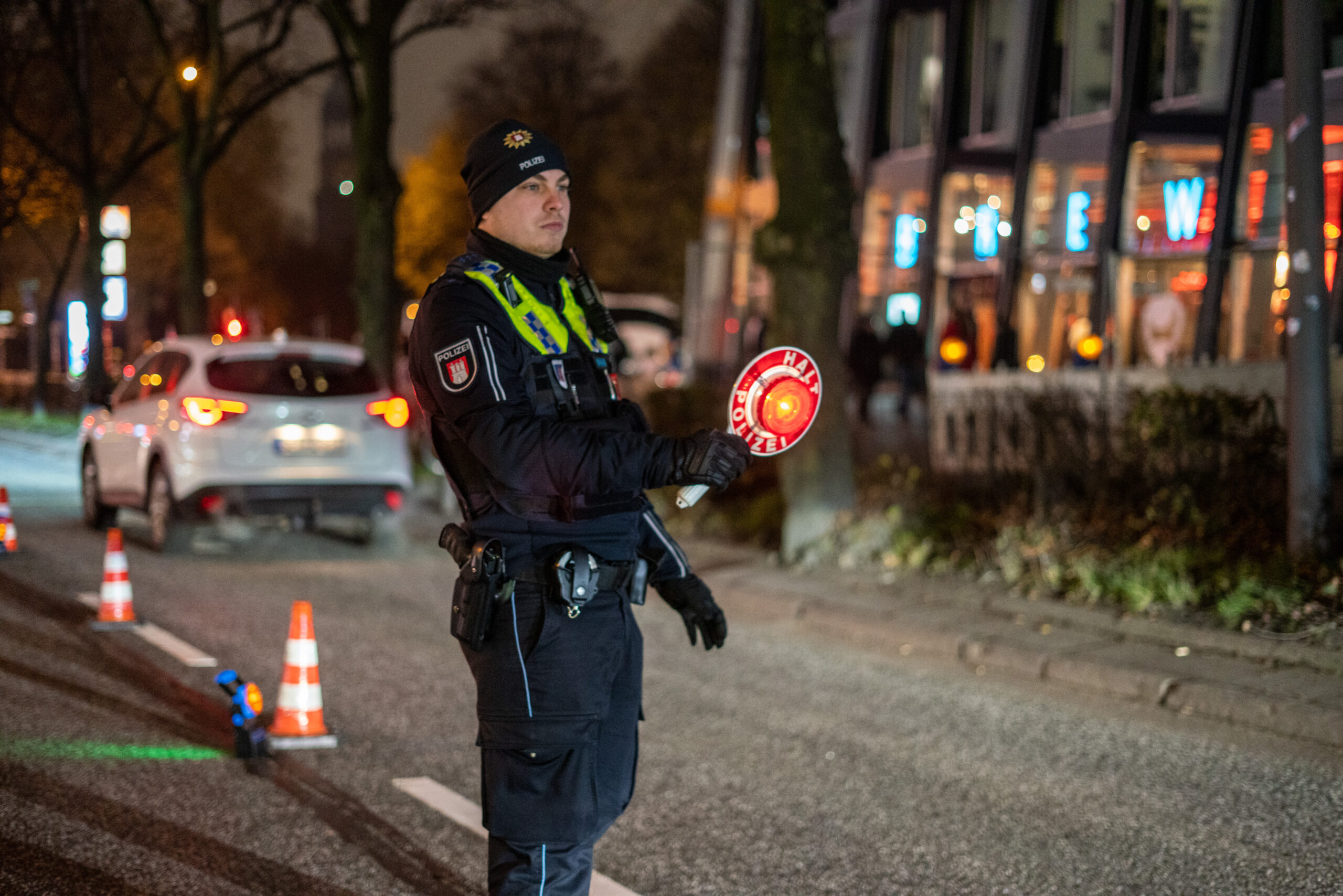 Glühweinkontrolle – Polizei kontrolliert auf der Reeperbahn
