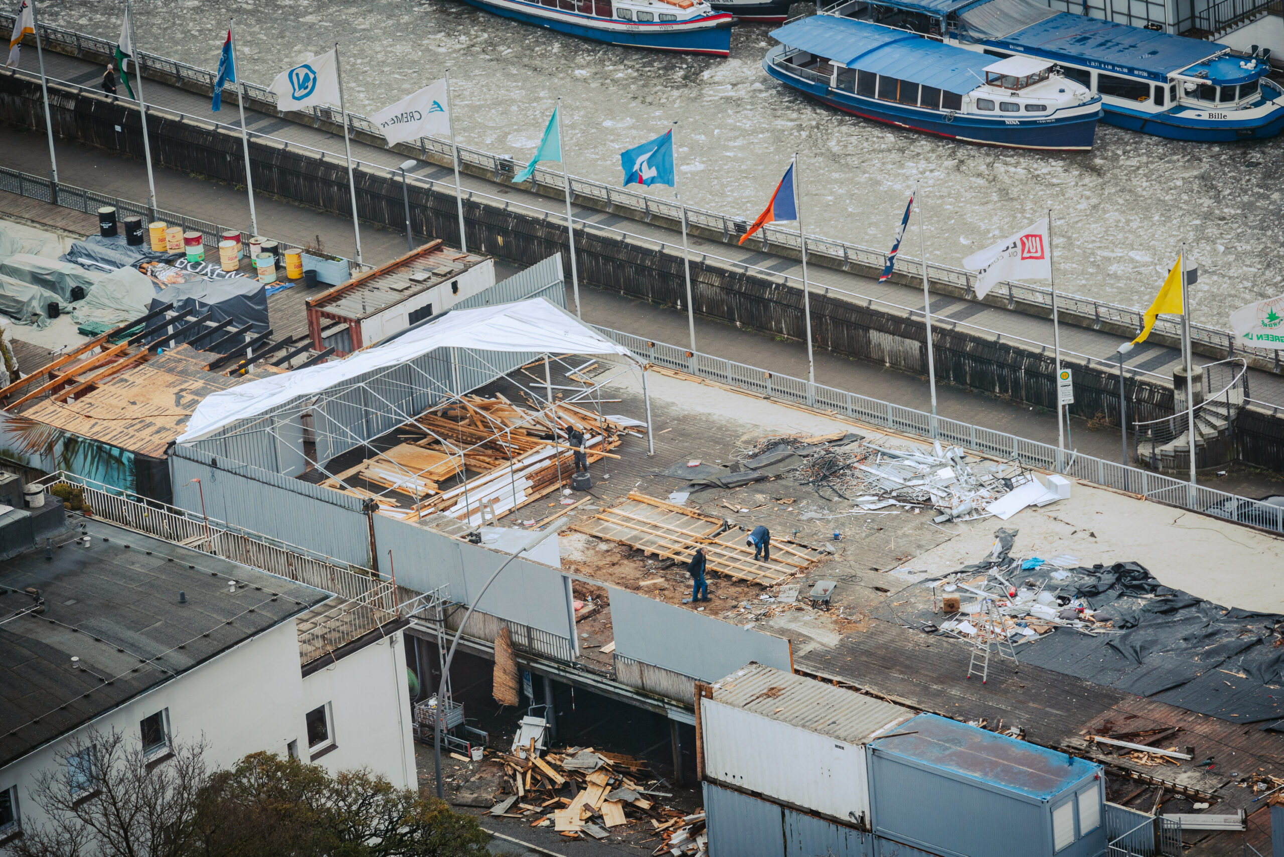 Der „Beach Club Del Mar“ auf dem Parkdeck an den Landungsbrücken wird abgerissen