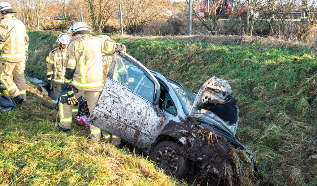 Unfall auf A1 bei Heidenau – siebenköpfige Familie verletzt
