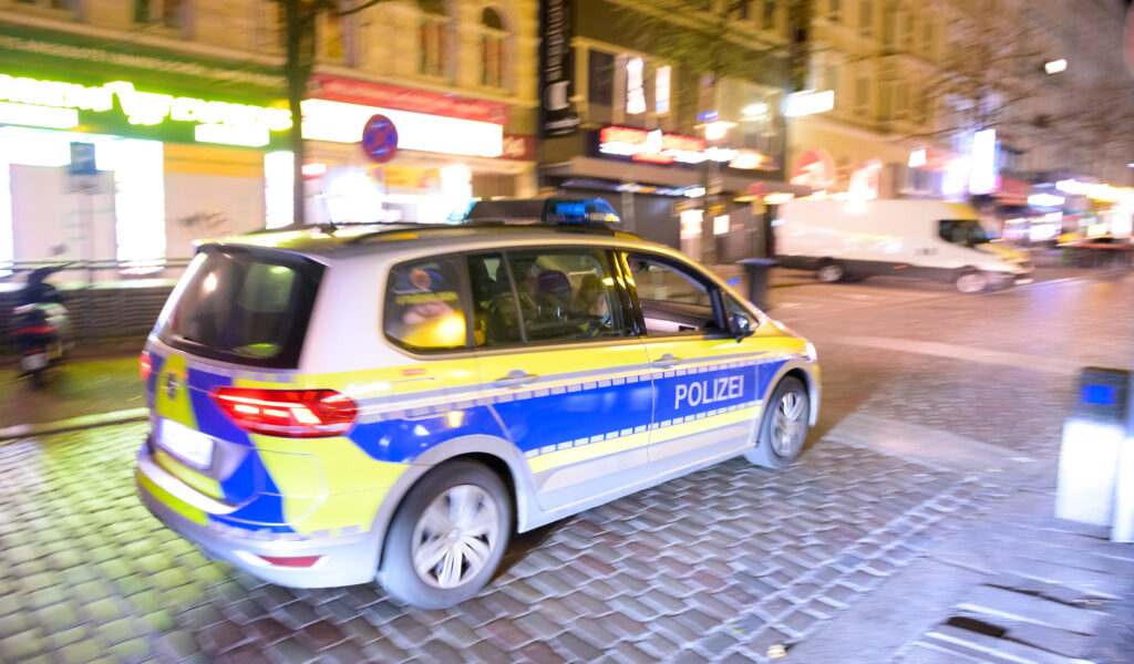 Busfahrer in Hamburg mit Messer bedroht und ausgraubt