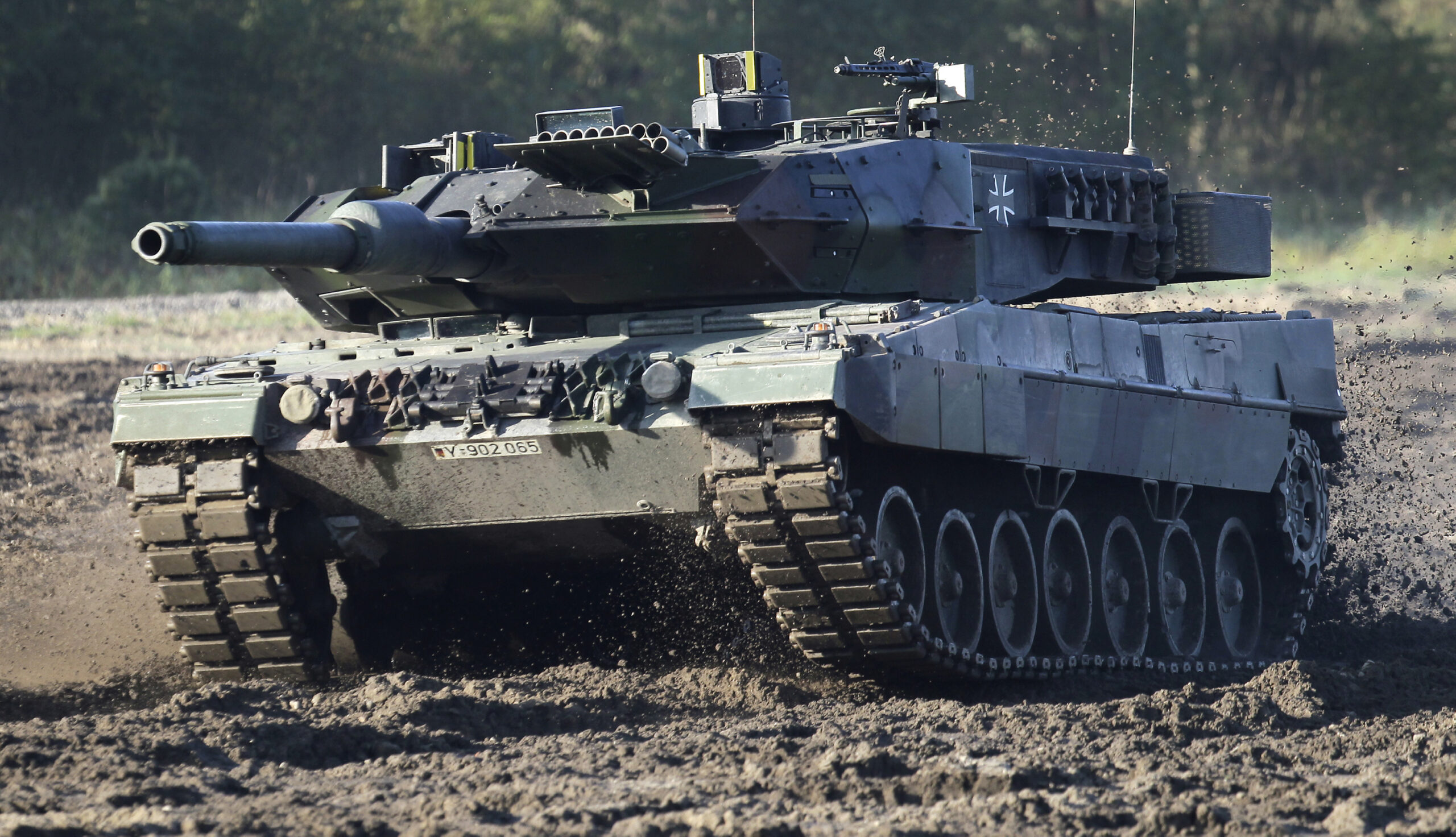 Ein Leopard-2-Panzer auf dem Truppenübungsplatz in Munster in Niedersachsen.