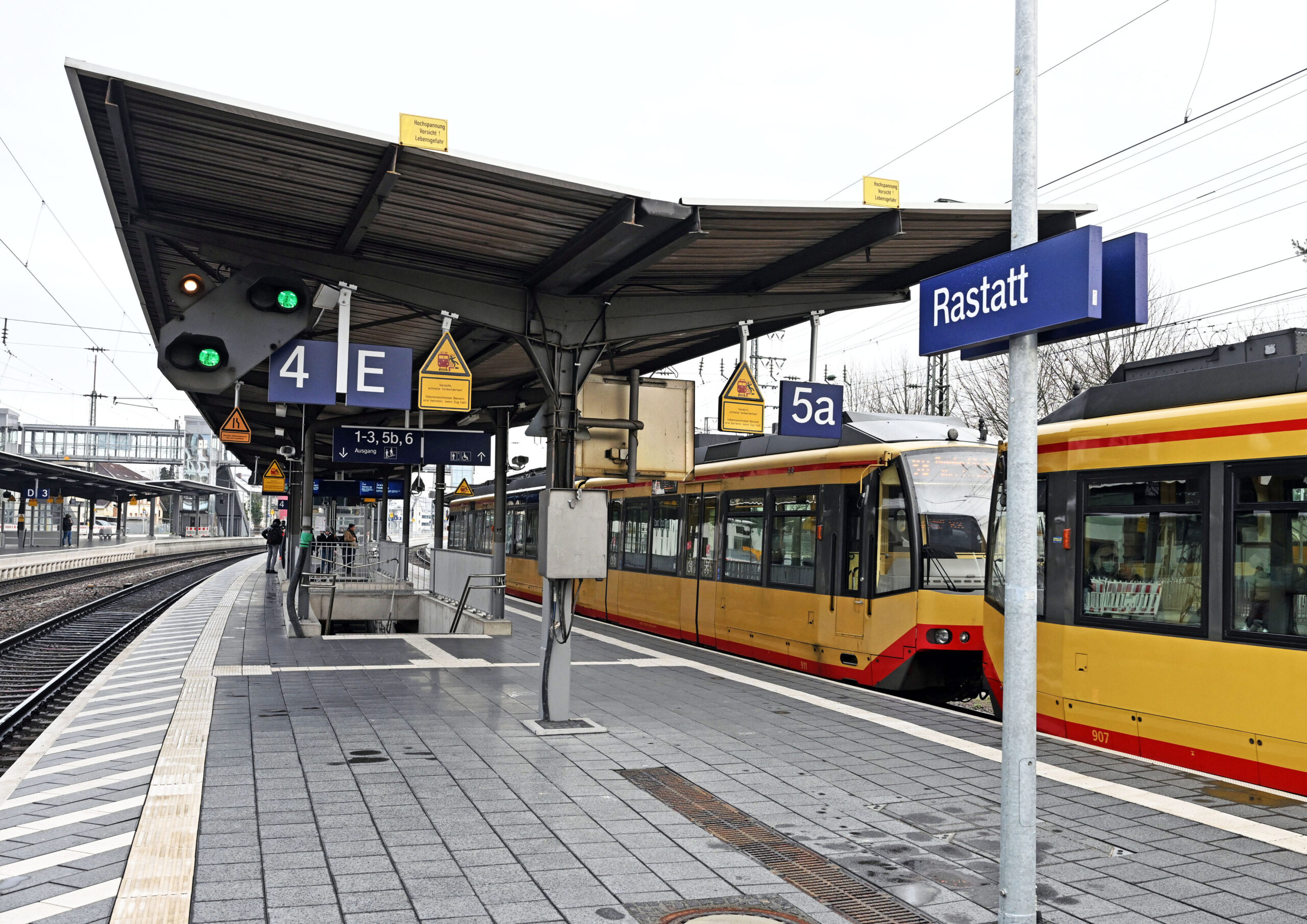 Am Bahnhof Rastatt haben zwei Mädchen eine 14-Jährige brutal zusammengeschlagen.