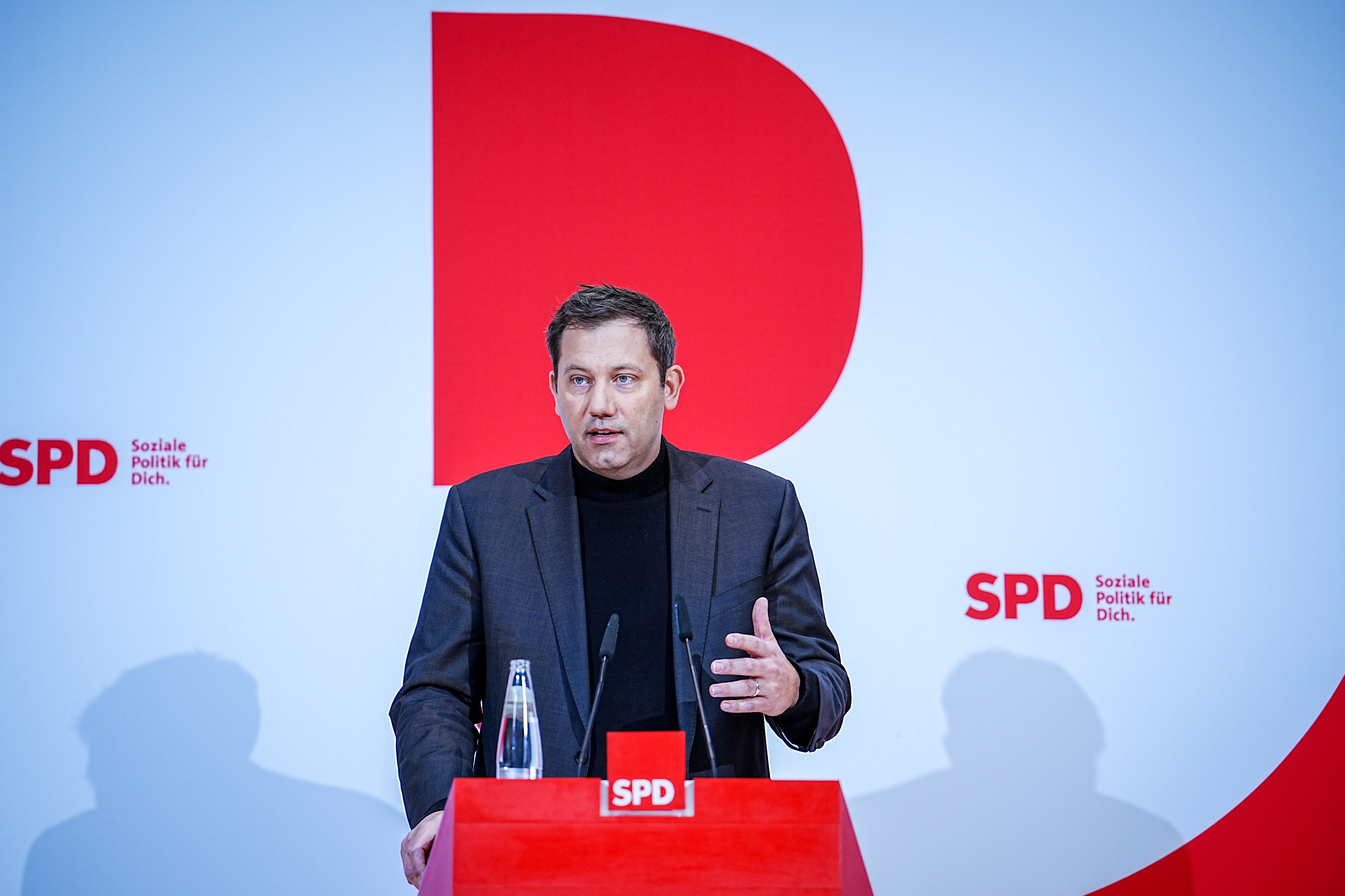 Der SPD-Parteivorsitzende Lars Klingbeil hat bei seinem Besuch in Hamburg mit der MOPO gesprochen.