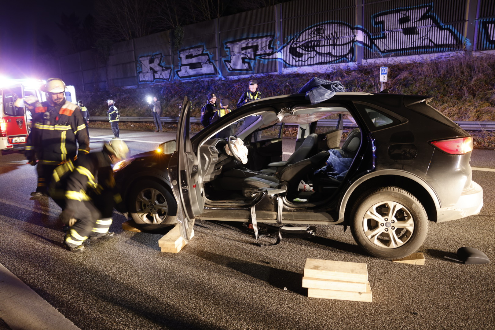 Unfall auf Autobahn in Hamburg – Feuerwehr befreit Fahrer