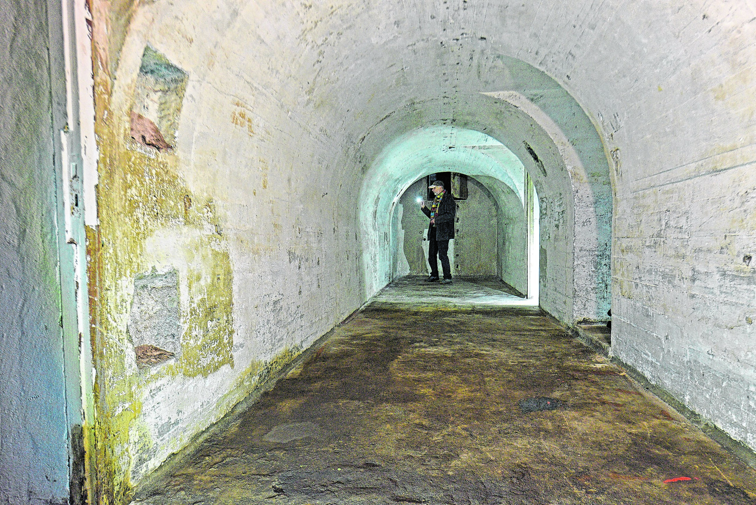 Einer der beiden 17 Meter langen Räume des Bunkers am Kanalplatz