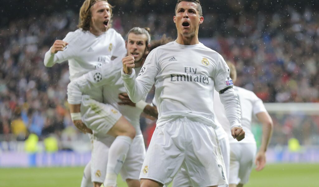 Cristiano Ronaldo jubelt mit Luka Modric und Gareth Bale