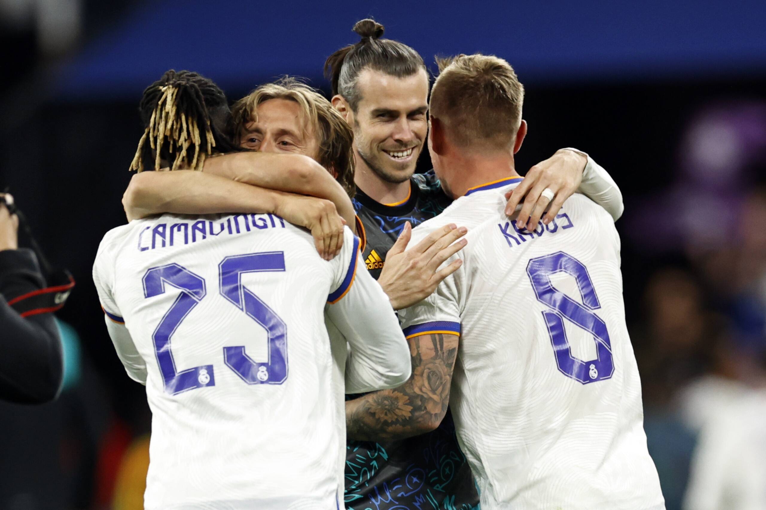 Gareth Bale jubelt mit Toni Kroos und Luka Modric.