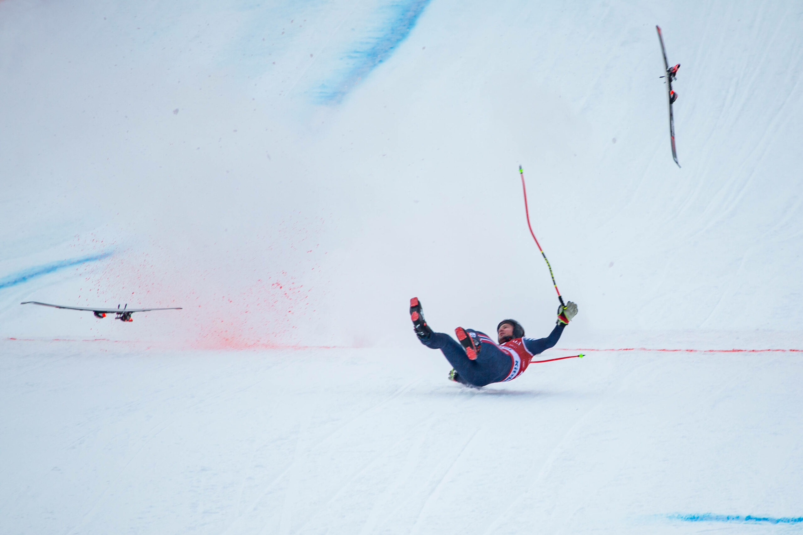 Henrik Röa stürzt bei der Ski-Abfahrt in Kitzbühel
