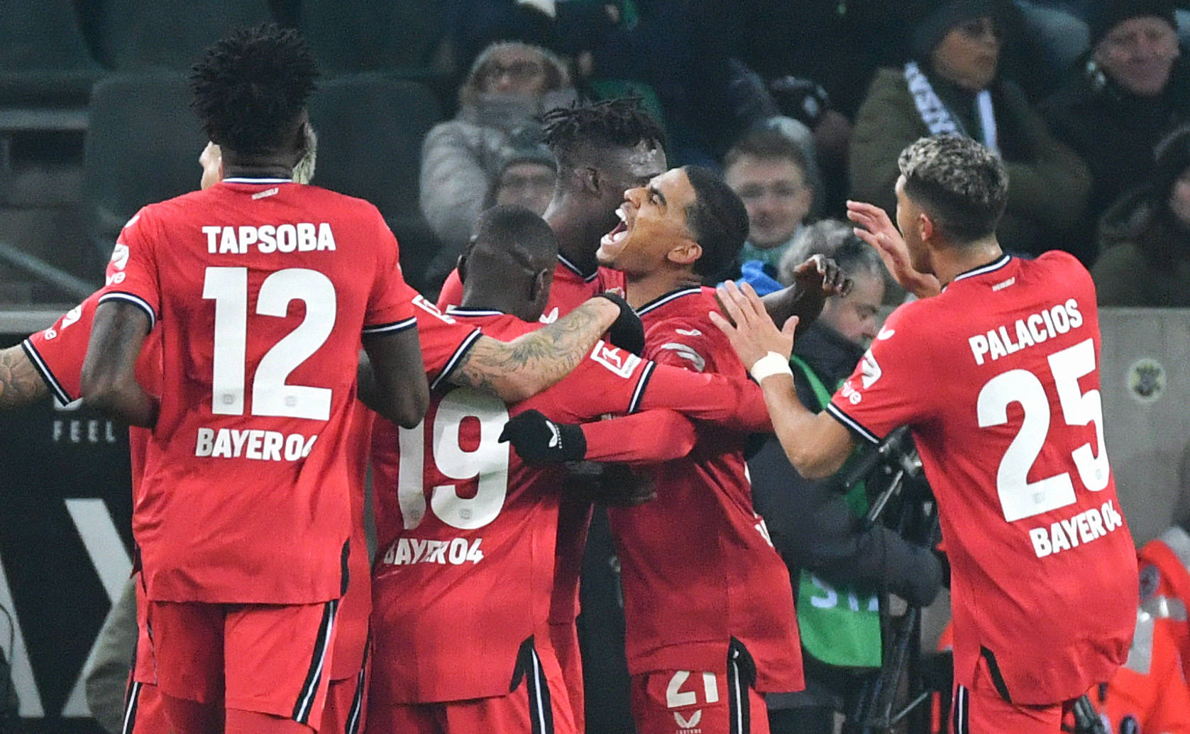 Bayer Leverkusens Profis feierten ihren vierten Sieg in Folge.