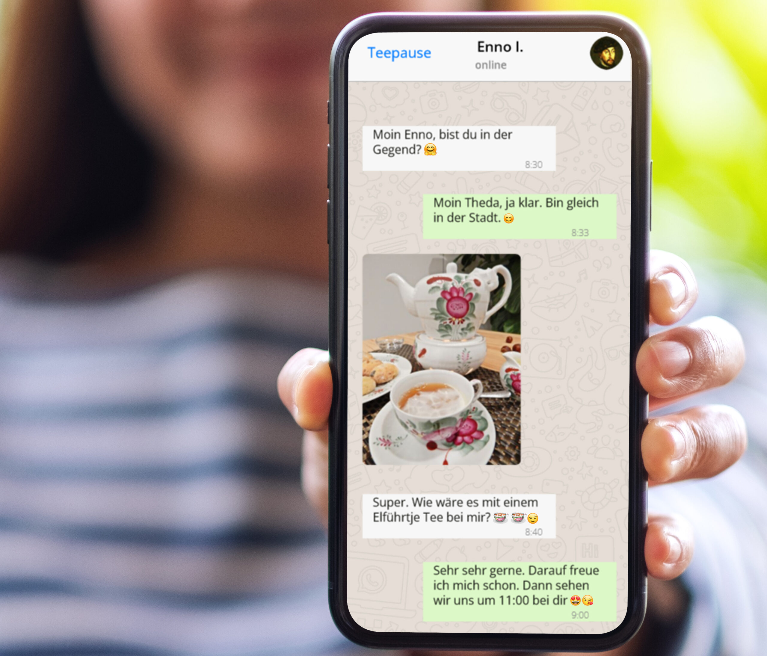 Das Tee-Emoji in einem WhatsApp-Verlauf